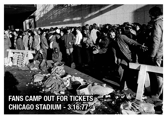 Chicago 1977 (fans lineup)