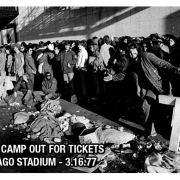 Chicago 1977 (fans lineup)